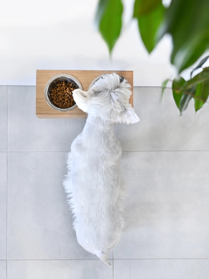 Nástěnný stojan na misky pro psy a kočky – dub