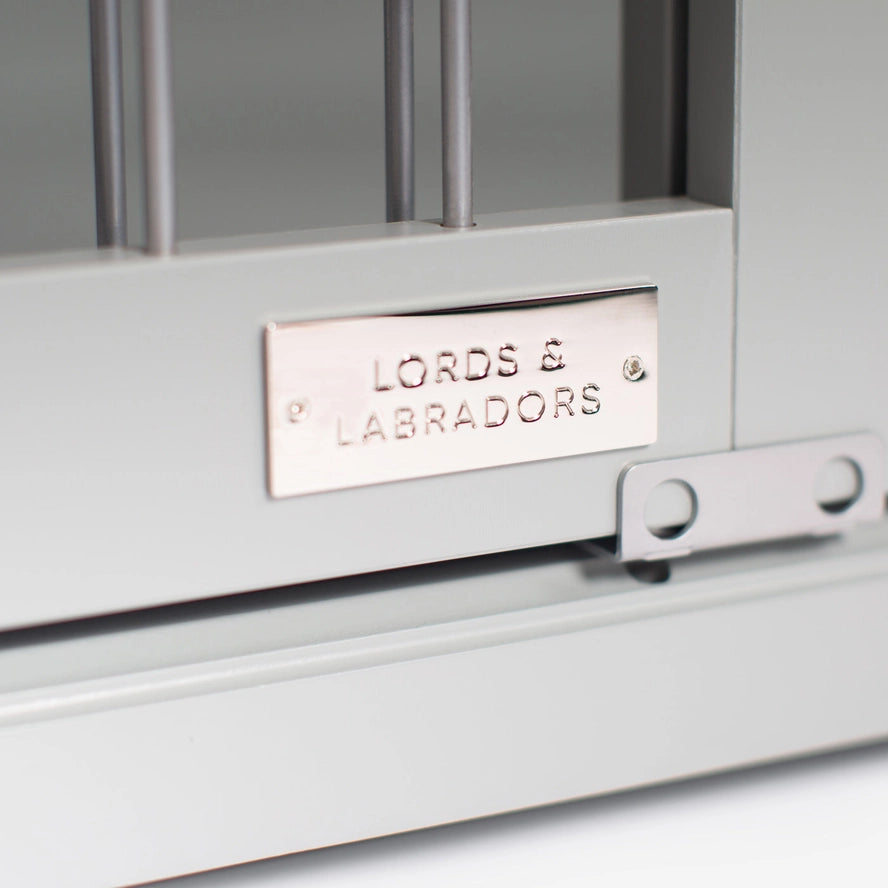 Dřevěná psí klec s posuvnými dveřmi