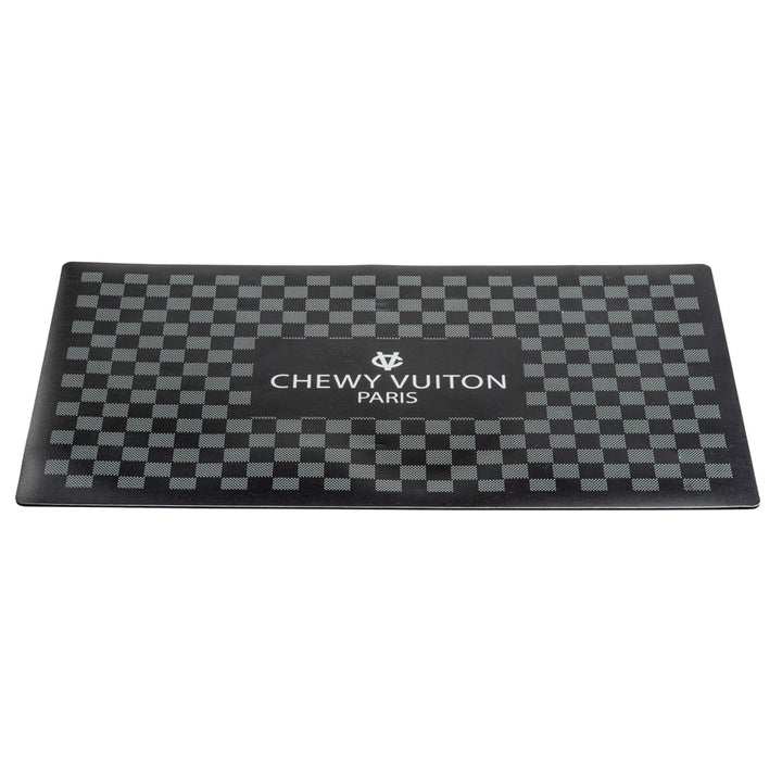 Chewy Vuiton podložka pod misku – černý kostičkovaný vzor